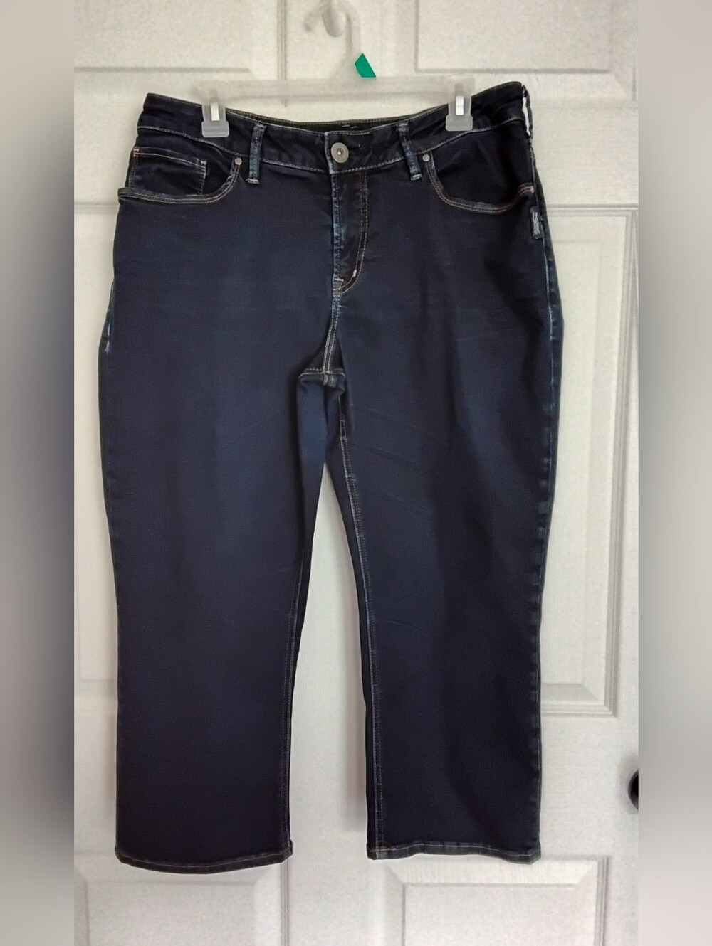Women's Avery Dark Wash Straight-Leg Capri - Picture 2 of 5